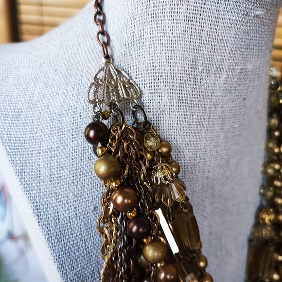 Heavy Mixed Media 12 Strand Gold Tone Faux Pearl Acrylic Necklace Unsigned EUC - Picture 9 of 13